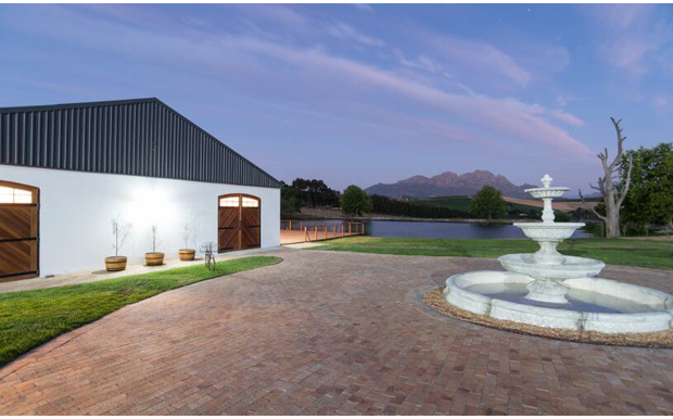 Zarose-Wedding-Venue-Devon-Valley-Stellenbosch-Fountain-Reception-Area